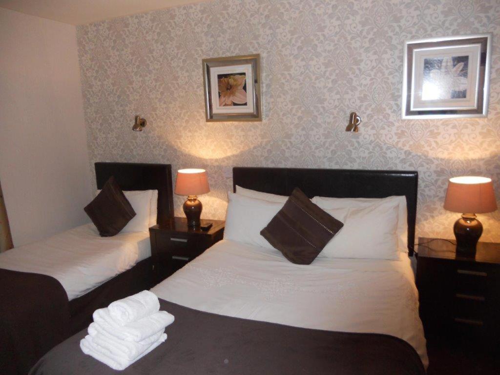 Leitrim Inn Carrick on Shannon Екстериор снимка