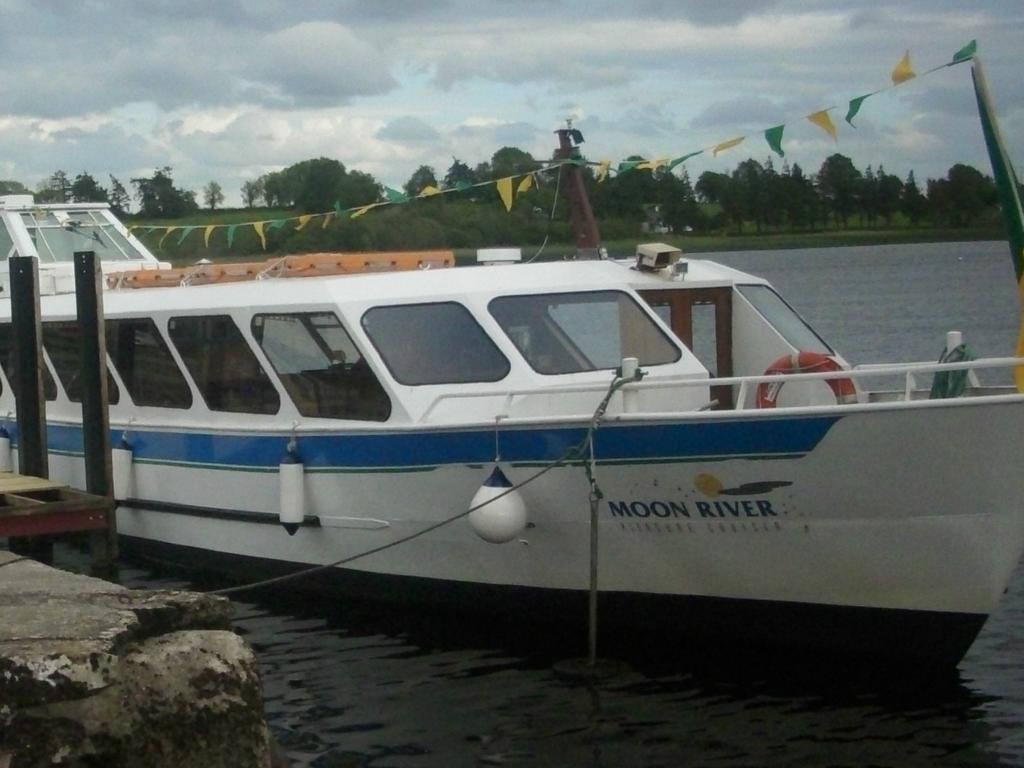 Leitrim Inn Carrick on Shannon Екстериор снимка