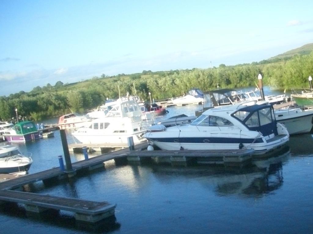 Leitrim Inn Carrick on Shannon Екстериор снимка
