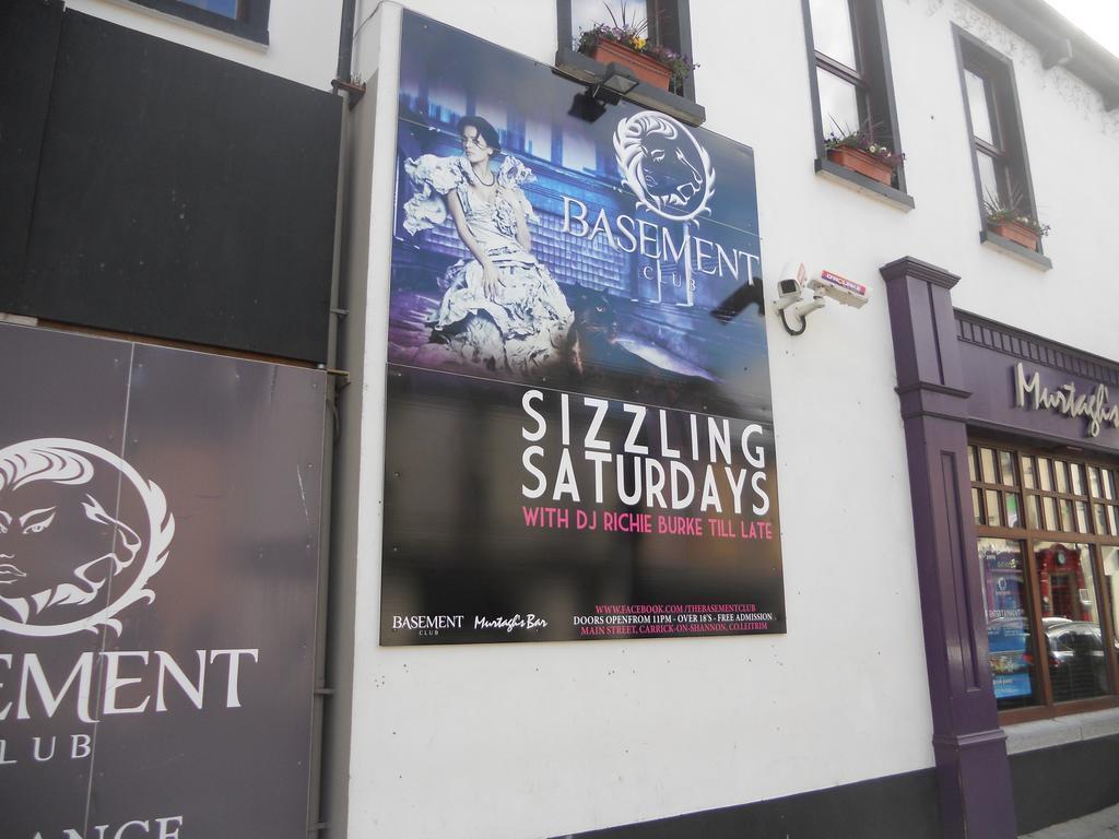 Leitrim Inn Carrick on Shannon Екстериор снимка