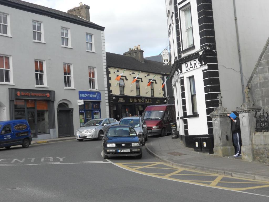 Leitrim Inn Carrick on Shannon Екстериор снимка
