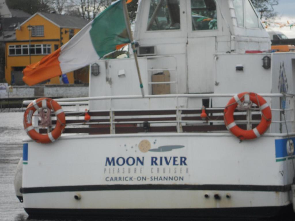 Leitrim Inn Carrick on Shannon Екстериор снимка