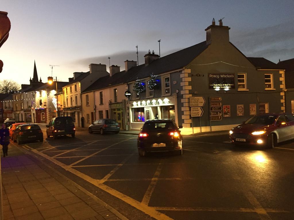 Leitrim Inn Carrick on Shannon Екстериор снимка