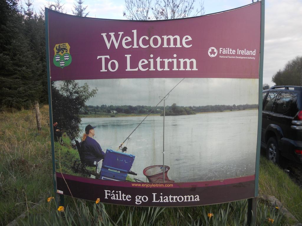 Leitrim Inn Carrick on Shannon Екстериор снимка