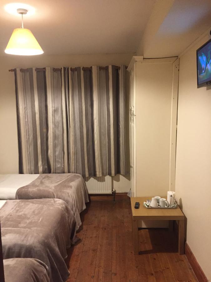 Leitrim Inn Carrick on Shannon Екстериор снимка