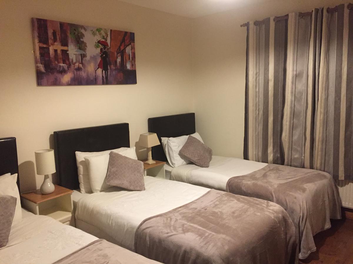 Leitrim Inn Carrick on Shannon Екстериор снимка