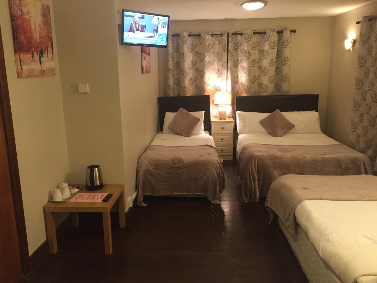 Leitrim Inn Carrick on Shannon Екстериор снимка